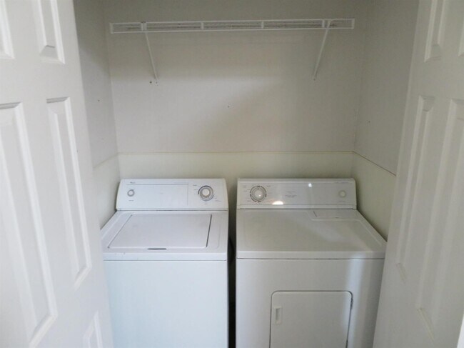 Foto del edificio - 1619 University Ave