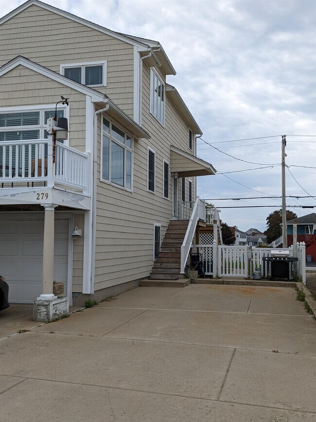 Foto del edificio - 279 Portsmouth Ave