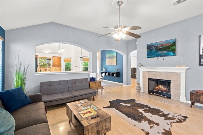 Building Photo - 1900 Melissa Oaks Ln