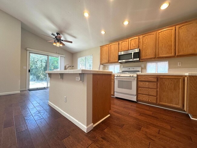 Foto del edificio - Single Story 3 Bed 2 Bath in Apple Hill!
