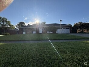 Building Photo - 2301 Oak Park Dr