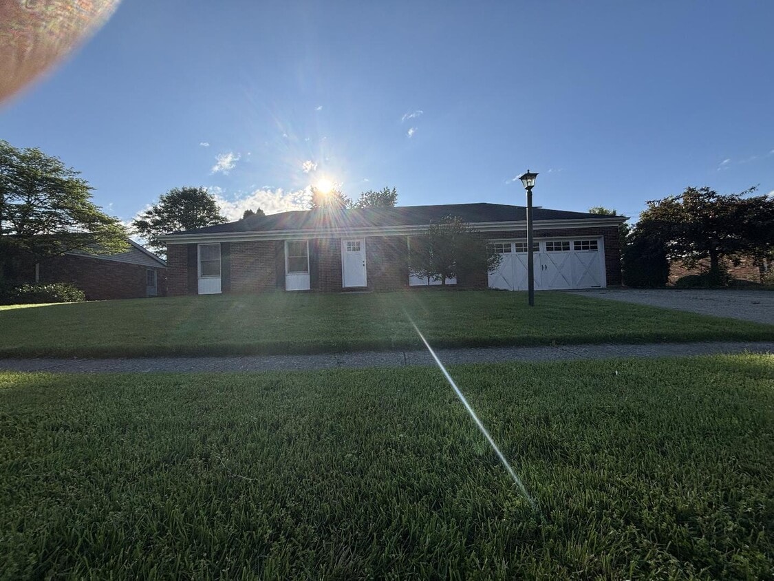 Primary Photo - 2301 Oak Park Dr
