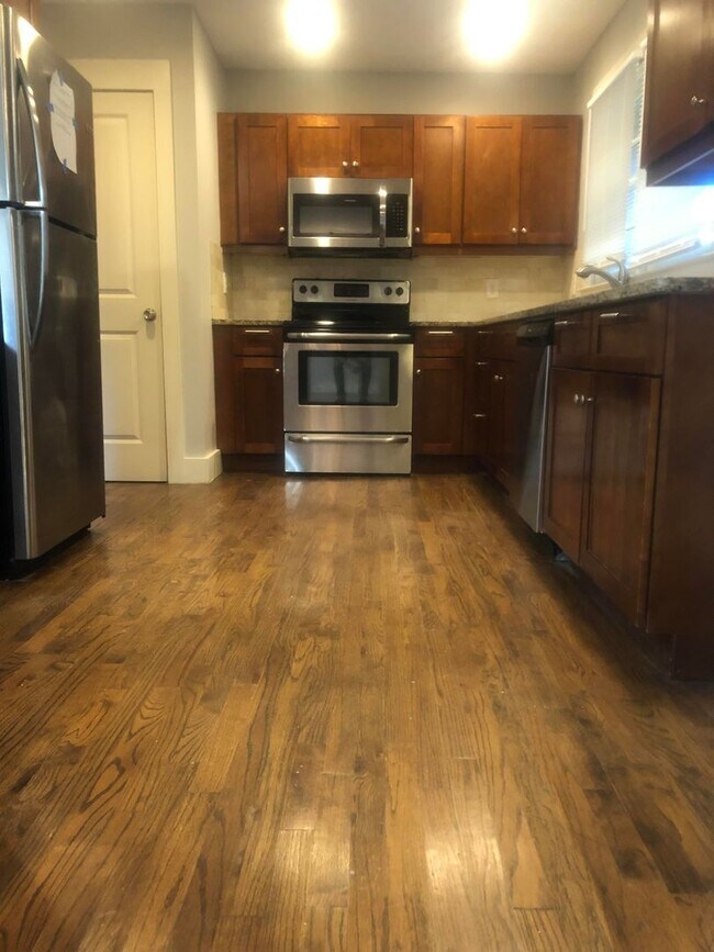 Building Photo - 3 Bed, 2 Bath Home Near Atlanta