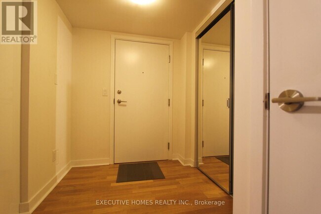 Photo du bâtiment - 295 Adelaide St W