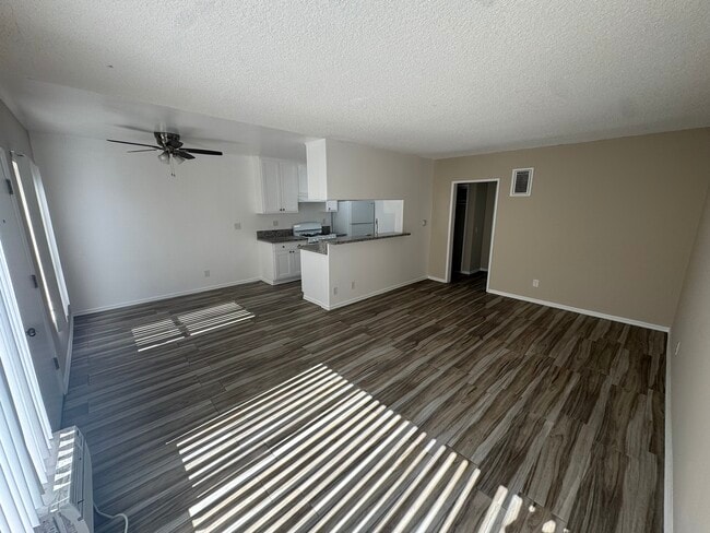 Building Photo - 5545 Carlton Way