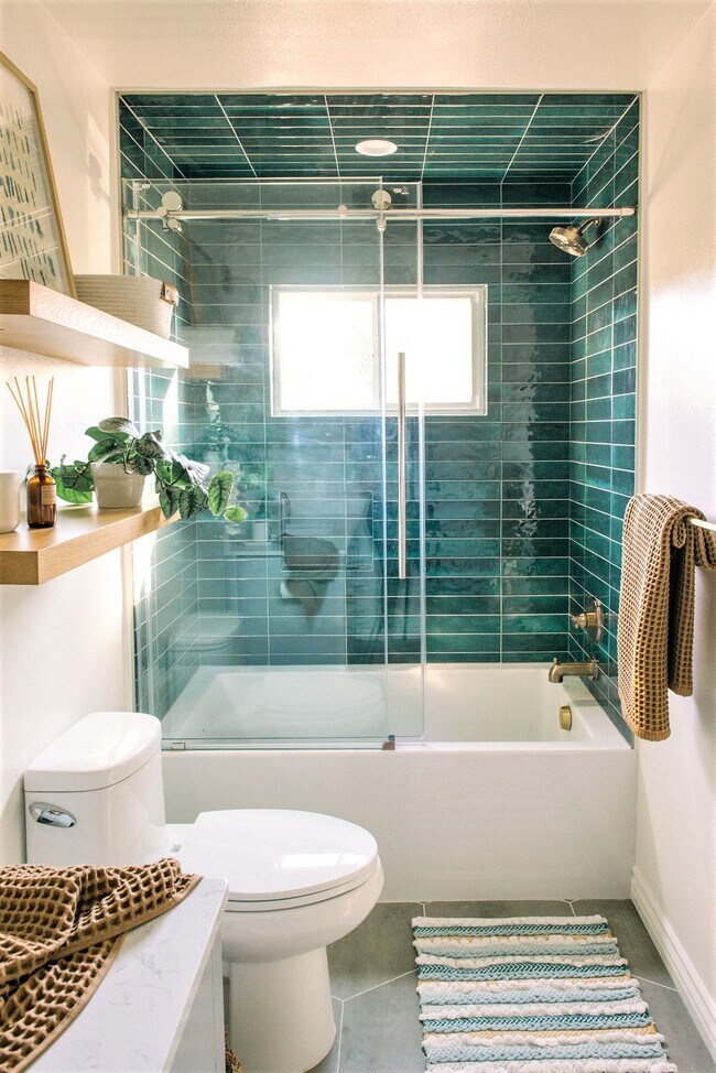 Tiled shower with extra-deep tub. - 11138 Aqua Vista St
