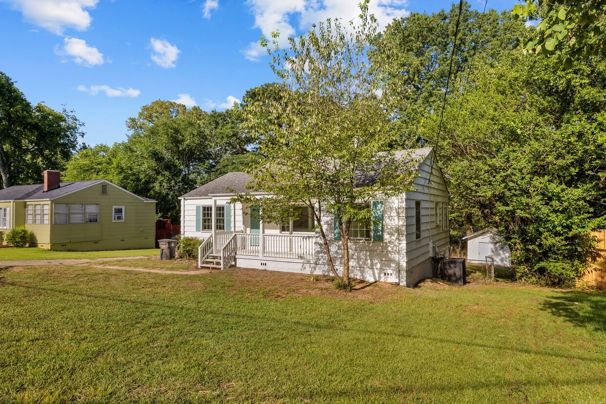 Primary Photo - Fully Renovated Center Point Bungalow