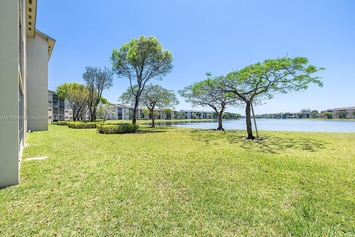 Foto principal - 550 SW 138th Ave
