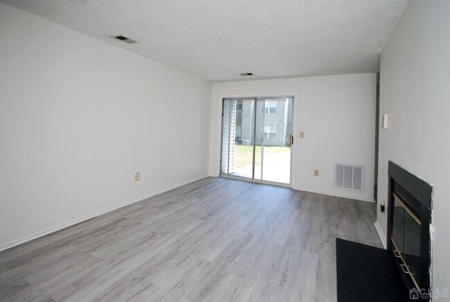 Foto del edificio - 45 Tanglewood Ct