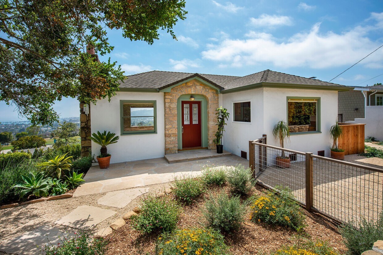 Primary Photo - 1630 Overlook Ln