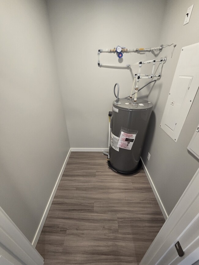 Building Photo - 420 Chrislind St