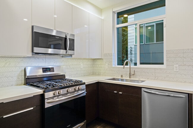 Building Photo - 2614 SW Nevada St