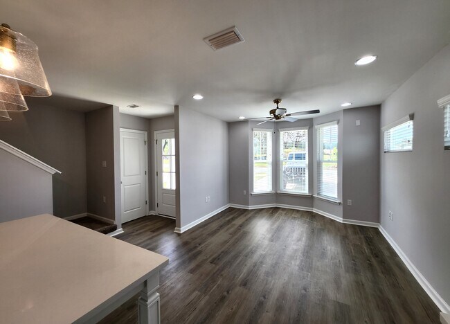Foto del edificio - 3607 Meadow Vista Ln