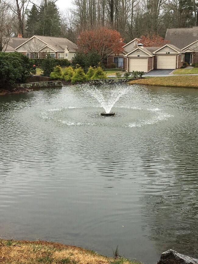 Foto del edificio - 125 Glenbrook Dr