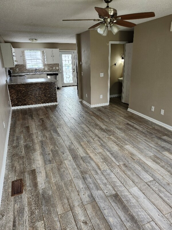 Foto del edificio - 219 Hunter Hills Cir