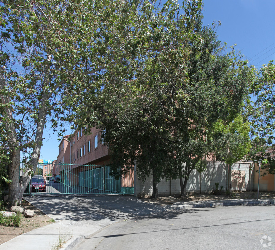 Foto del edificio - Las Flores Apartments