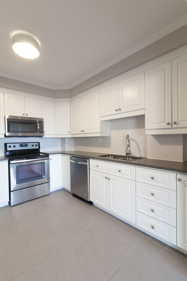 Building Photo - 3468 Rue Drummond