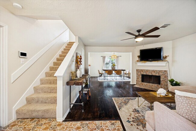 Foto del edificio - 8807 Sage Pl Dr