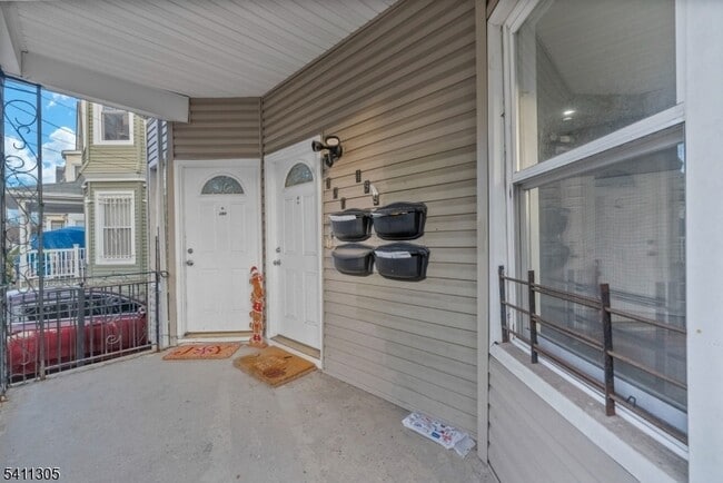 Photo - 467-469 Summer Avenue Unit 1 Apartment