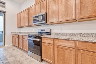 Building Photo - 643 Grey Saker St