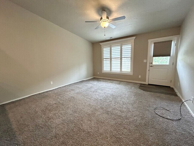 Foto del edificio - Stunning 3 bedroom 2 bathroom home in Meri...