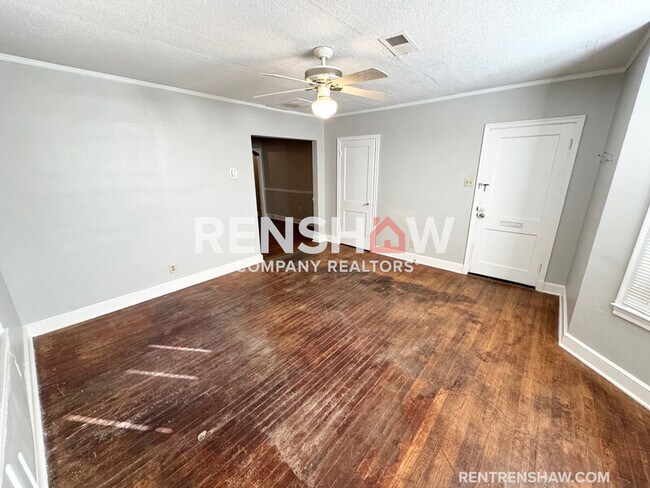 Foto del edificio - 2388 Forest Ave