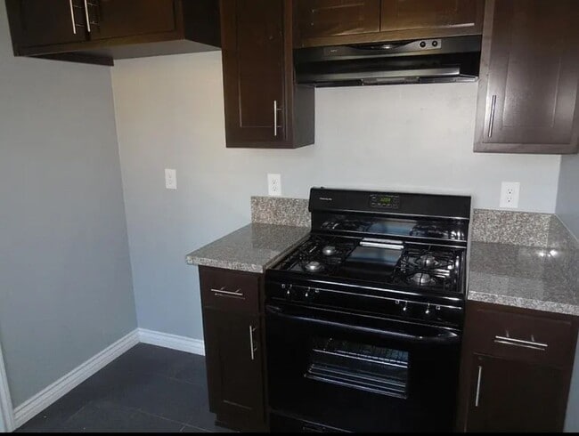 Building Photo - 5422 Glen Ellen Pl