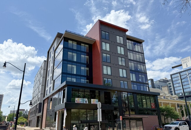 Building Photo - 608 E Chalmers