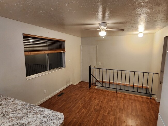 Building Photo - Great 4 Bedroom 2 Bath Home in West Valley City