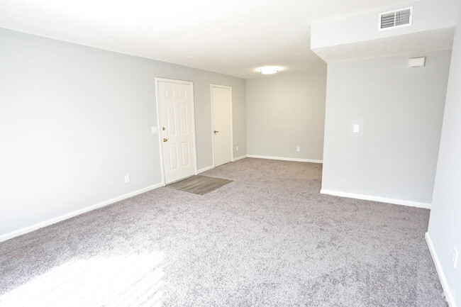 1BR, 1BA - 863 SF - Living Room - Ashby Apartments