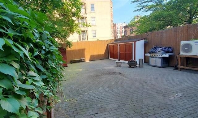 Primary Photo - 532 Adams St