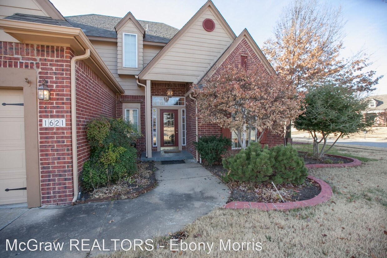 Foto principal - 4 br, 2.5 bath House - 1621 W. Helena Street