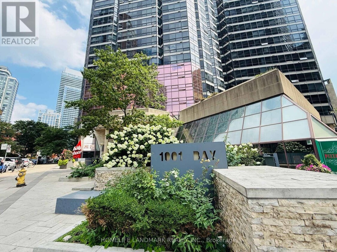 Primary Photo - 1001-1001 Bay St.