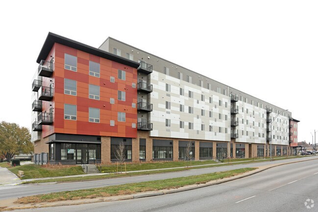 Edificio - Square at 48 CLO