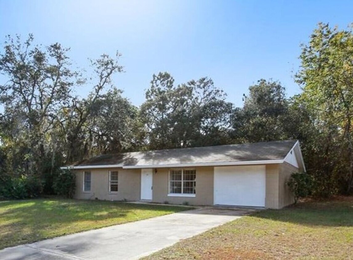 Foto principal - Deltona Lakes, Quaint 3 bed 1 bath