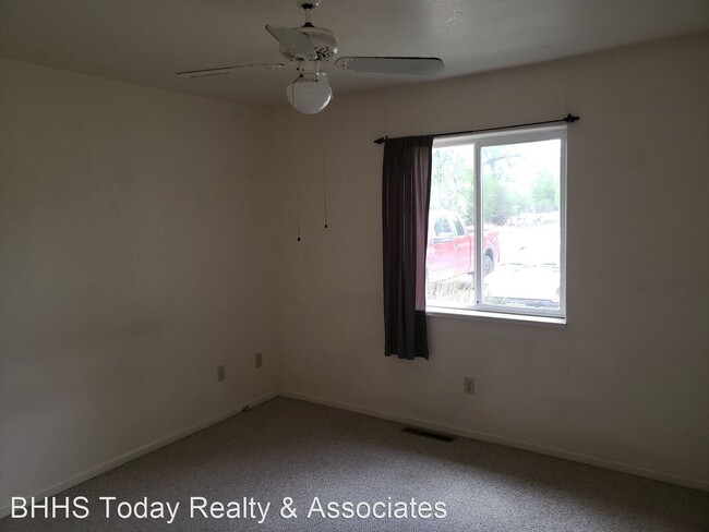 Building Photo - 2 br, 1 bath House - 302 S. 5 Street