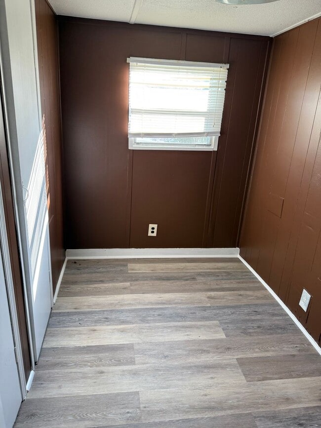 Building Photo - 3-Bedroom/ 1-Bath Mobile Home