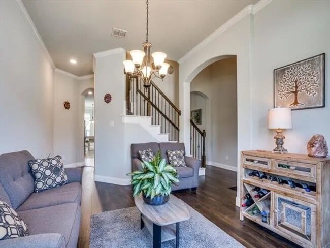 Foto del edificio - 321 Valentino Wy