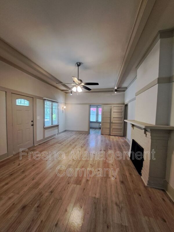 Building Photo - 827 E Dudley Ave