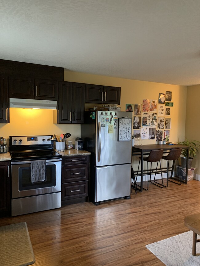 Building Photo - 4214 Quadra St