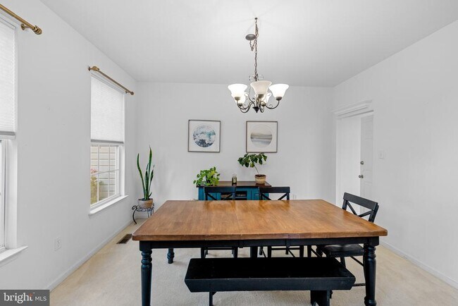Building Photo - 8592 Stonehouse Dr