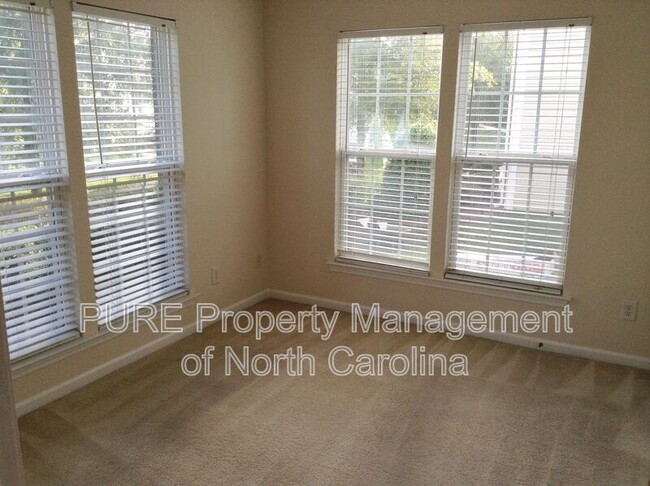 Building Photo - 977 Tiger Ln
