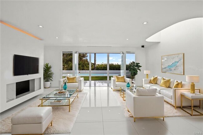 Foto del edificio - 1046 N Hillcrest Rd