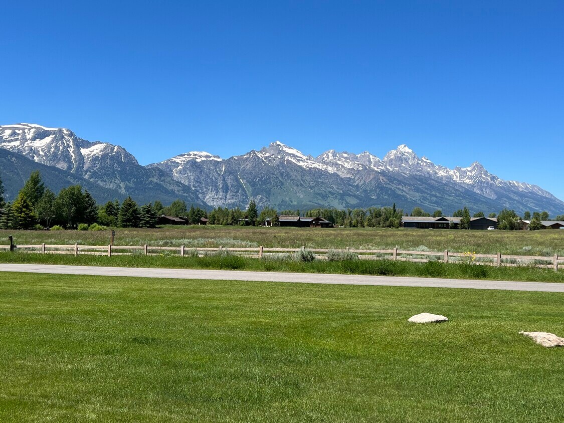 575 E Golf Creek Ln Unit 25, Jackson, WY 83001 Condo for Rent in