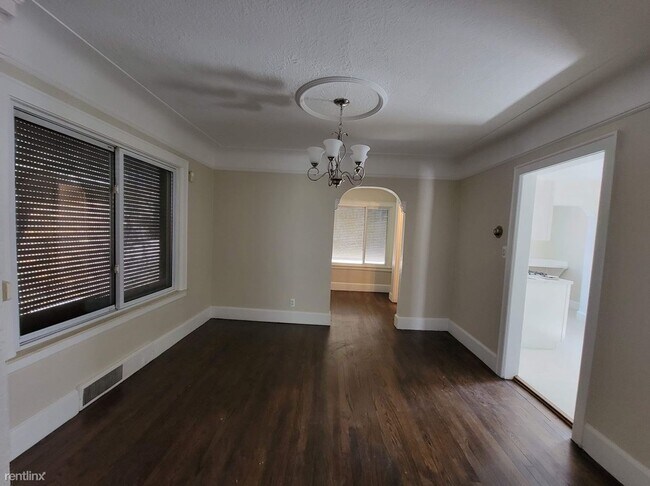 Building Photo - 3 br, 1.5 bath House - 16210 Cheyenne St