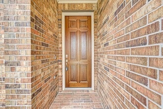 Building Photo - 14111 Lake Lodge Dr
