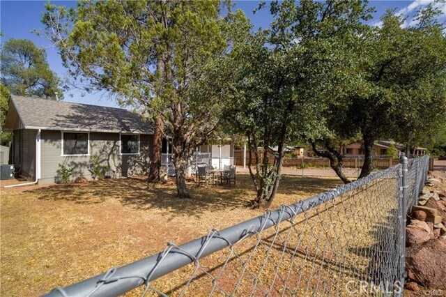 Building Photo - 911 E Lone Pine Cir