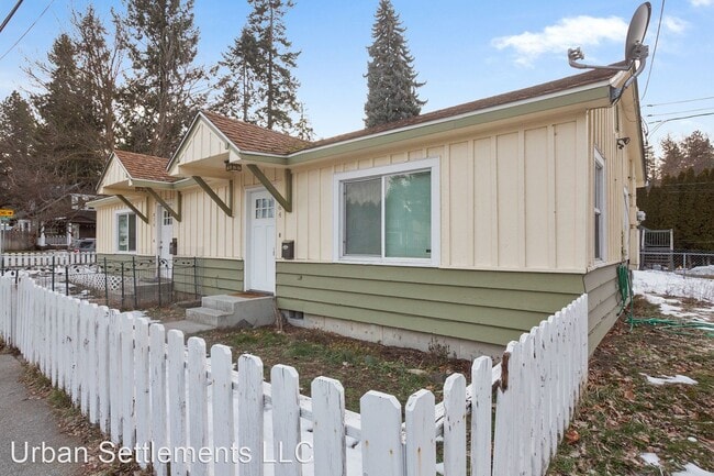 Building Photo - 1 br, 1 bath House - 864 S Sherman St