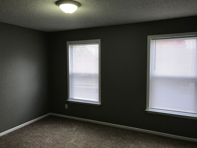 Building Photo - Franklin IN - 4 BR home