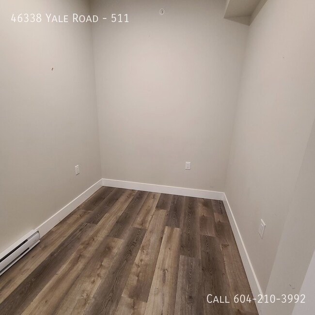 Photo du bâtiment - Corner Unit In Yaletown Living